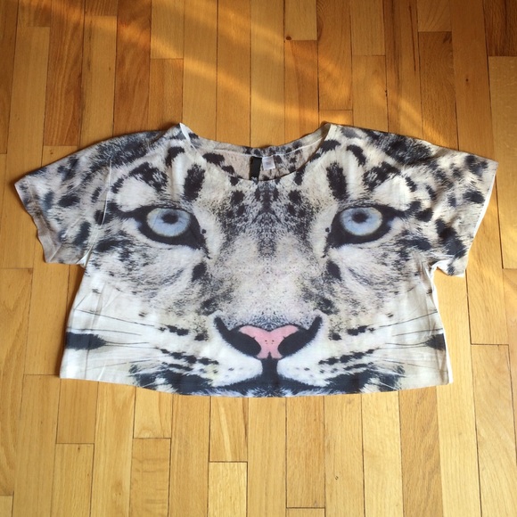 Cropped snow tiger graphic T