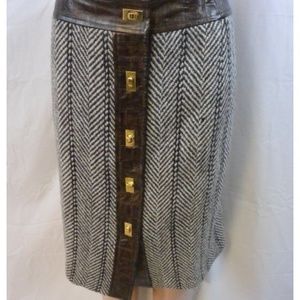 MILLY Tweed and Tortoise Turnlock Skirt