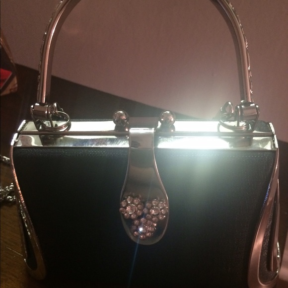 Glam Clutch - Picture 3 of 4