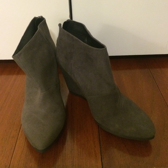 Aldo grey suede booties