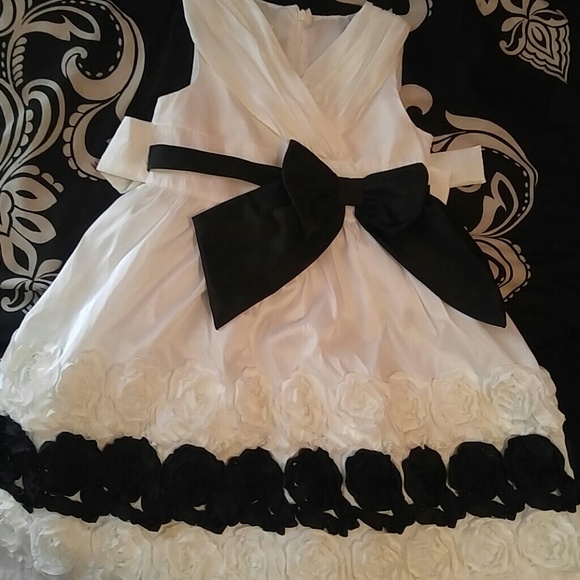Beautiful little girl black and white dress - Picture 3 of 4