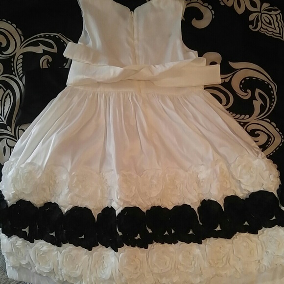 Beautiful little girl black and white dress - Picture 4 of 4