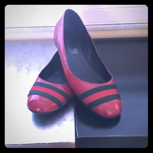 Gucci flats!! Awesome condition.