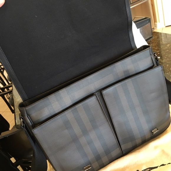 Auth Burberry London Brown Smoked Check Messenger - Picture 2 of 4