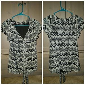 Gray & Black Patterned Blouse (Size Small)