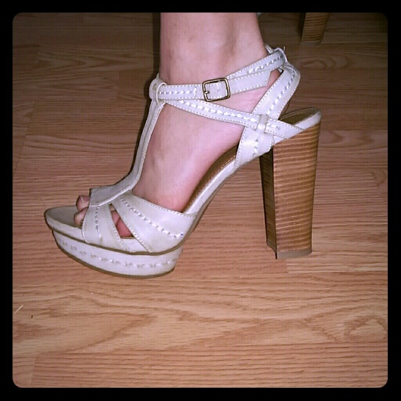 Kenneth Cole Reaction platform sandal heels!