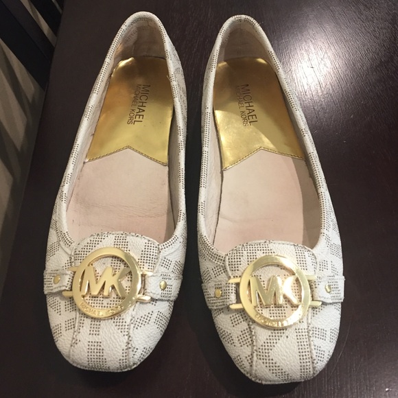 Beautiful Michael Kors white logo flats