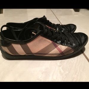 Auth. Burberry sneakers