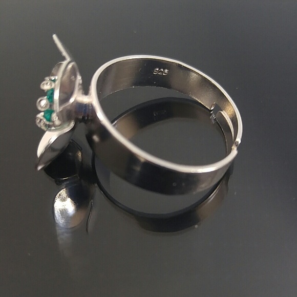 Green Topaz Flower Ring - Picture 3 of 4