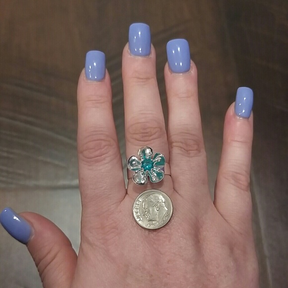 Green Topaz Flower Ring - Picture 4 of 4