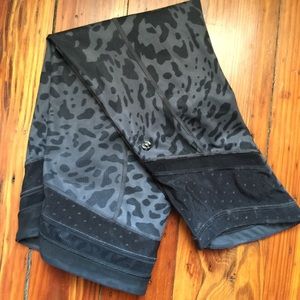 Lululemon cropped workout pants.