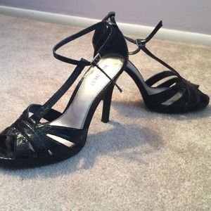 Nine West snakeskin black T-strap heels