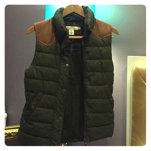 Puffer vest in olive