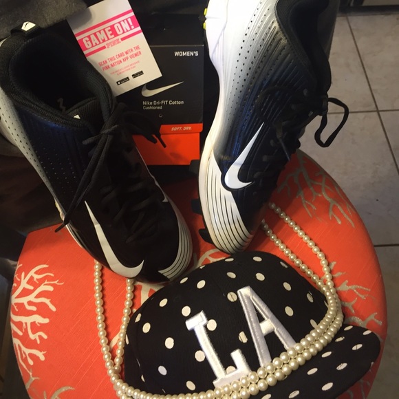 Nike Unisex 8.5 US, 7.5 UK Softball Cleats 💕HOT💕