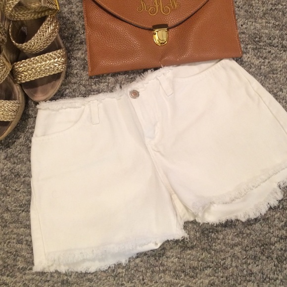 TRADE W/ @hallie_austin White VS London Jean short