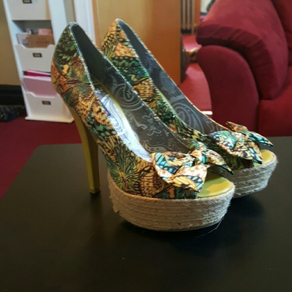 Floral platform pump