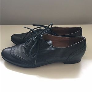 Black Oxford flats