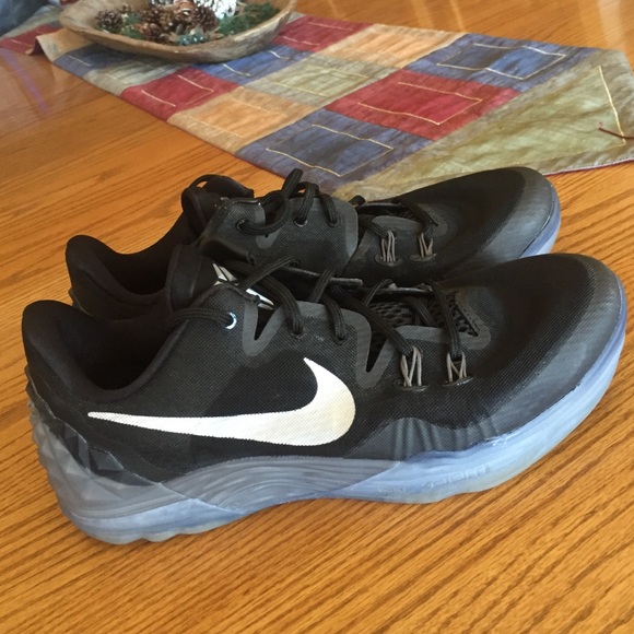 Kobe Bryant Venomenon 5's - Picture 1 of 4