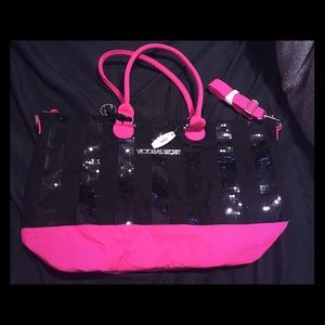 HUGE PINK travel bag-new