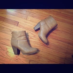 Urban outfitters tan faux leather zipper booties