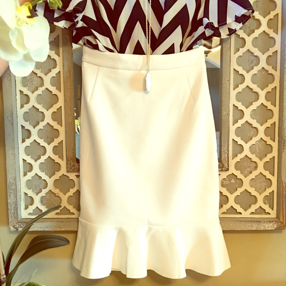 *H&M IVORY size 4 High waisted Skirt*