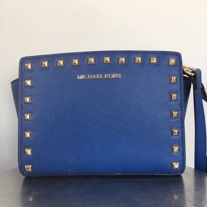 Michael Kors Selma Saffiano Messenger Med. Studded