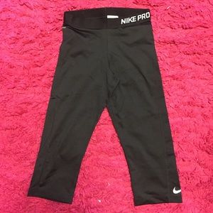 Nike cropped athletic leggings