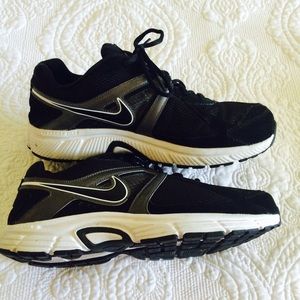 Running Athletic Shoes Nike Dart 9 -10.5 like new!