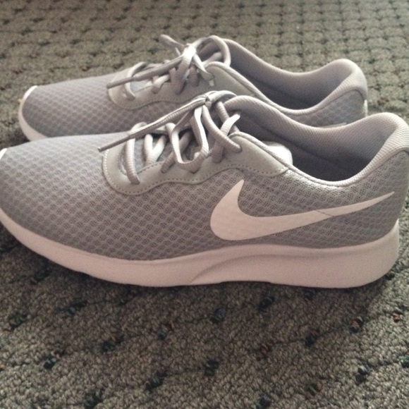 nike tanjun wolf grey mens