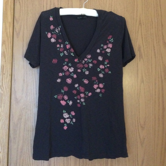 🔸PRICE REDUCED!🔸 Urban Outfitters black v-neck