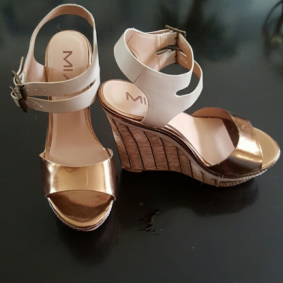 New wedge platform Raffia