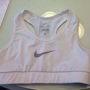 Nike sports bra *****GIRLS MEDIUM*****