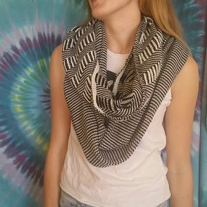Black and white infinity scarf NWT