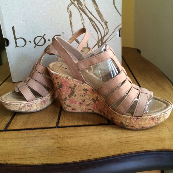 BOC Shoes - NIB. BOC DILANI FLOWER PRINTED WEDGE IN SUMMER TAN