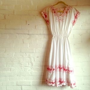 🆕 VINTAGE Embroidered Dress, Summer Staple.