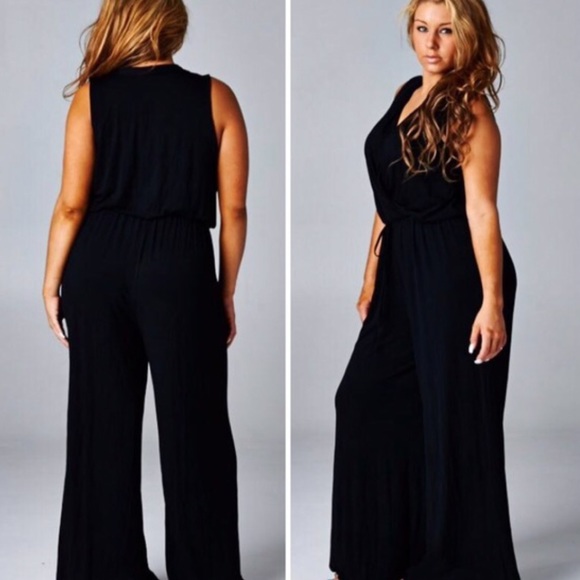 💥HP 11/20💥GORGEOUS, CLASSIC JUMPSUIT - Picture 2 of 3