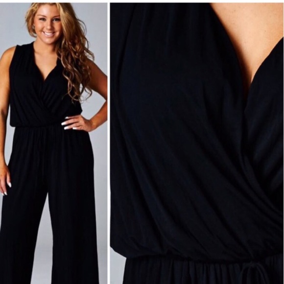 💥HP 11/20💥GORGEOUS, CLASSIC JUMPSUIT - Picture 3 of 3