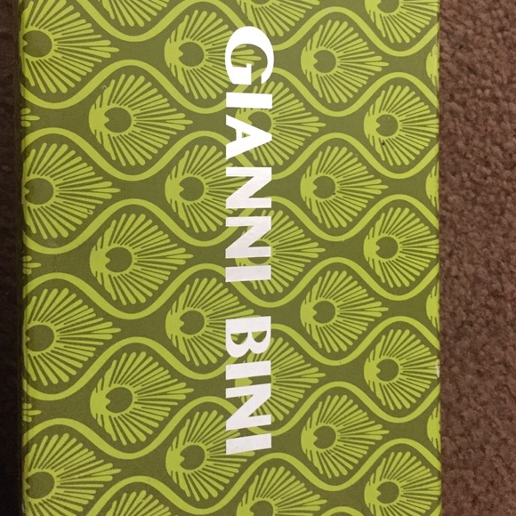 Deep blue flats - Picture 3 of 4