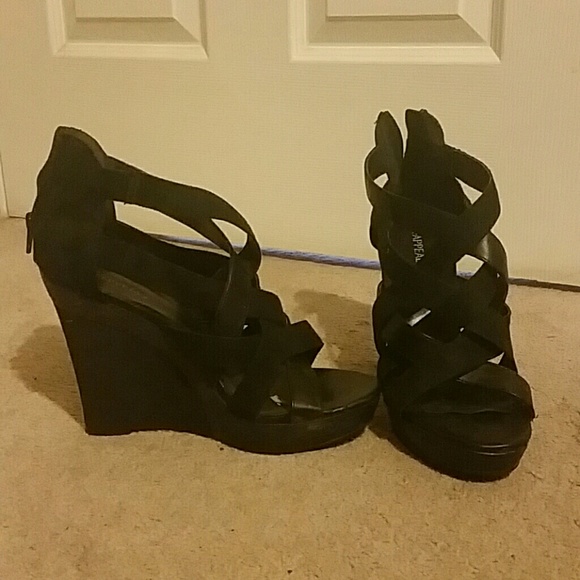 Criss cross front wedges