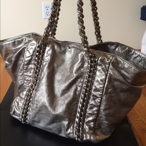 SOLD large Chanel tote metal with box! 🅿️1700 - Picture 2 of 4