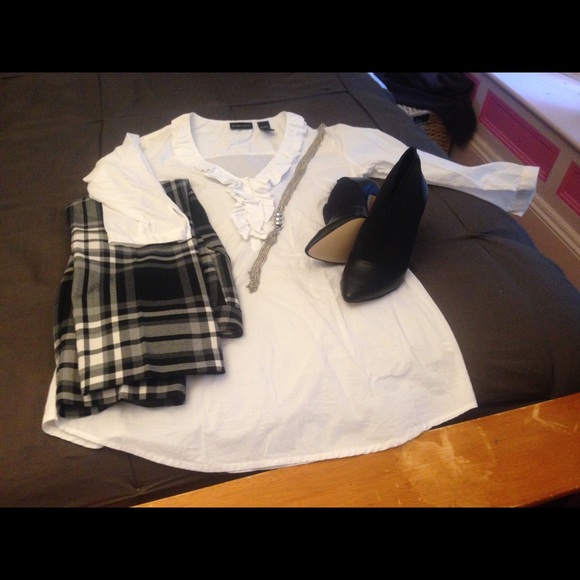 White Ruffle tunic - Picture 3 of 4