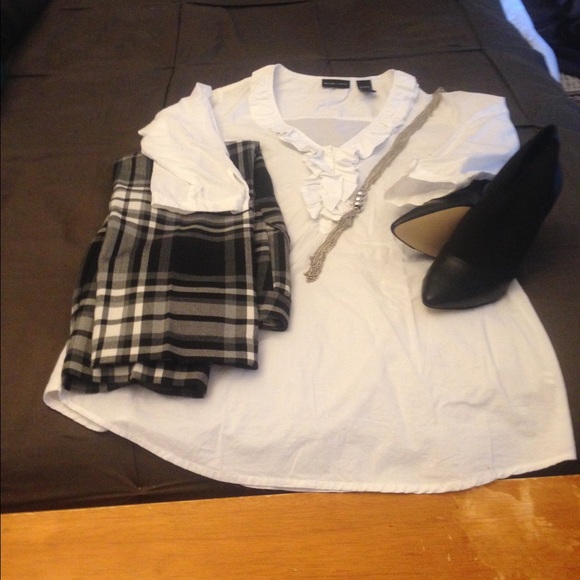 White Ruffle tunic - Picture 4 of 4