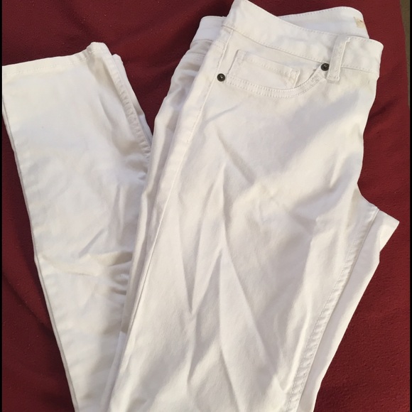 white skinny leg jeans