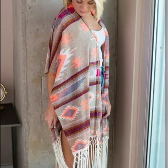 Sweaters - 🆕 Aztec tribal print fringe cardigan