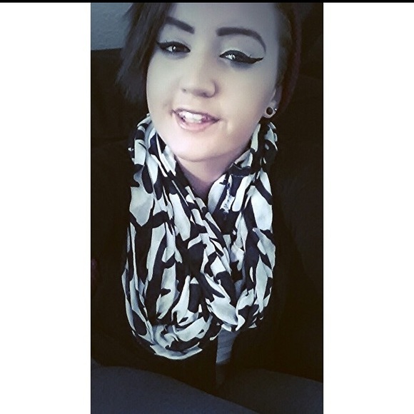 Scarf - Picture 1 of 2