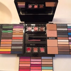 RARE NYX BEAUTY TO GO BOX (Makeup Palette kit)