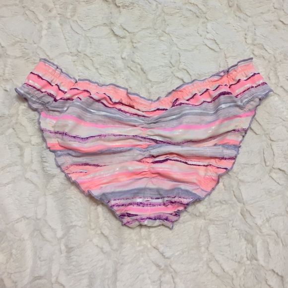 🚫SOLD🚫 VS Ruffle Cheeky Swim Bottoms