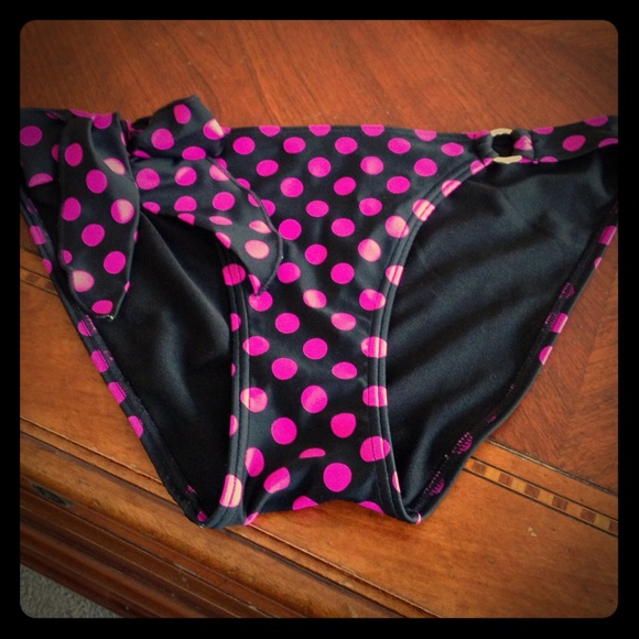 Polka dot swim bottoms💓