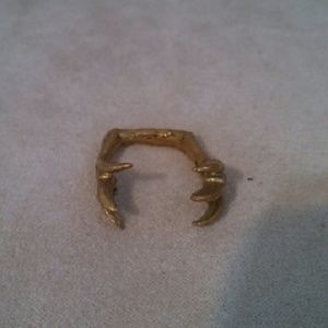 Adjustable metal dinosaur claw ring