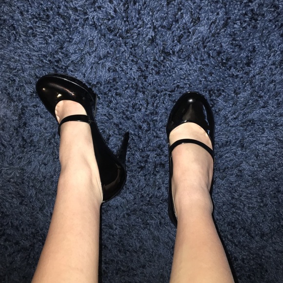 Jessica Simpson Black Heels - Picture 3 of 4